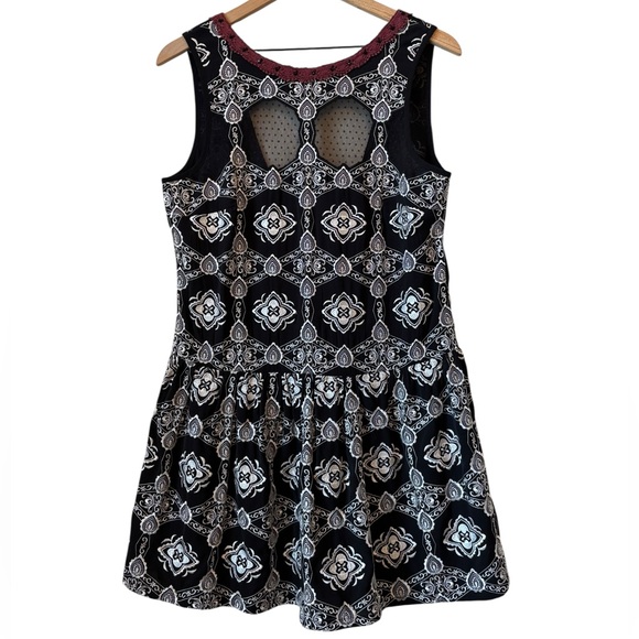 Free People Dresses & Skirts - Free People Nights Embroidered Black & White Drop Waist Deep V Back Dress Size S